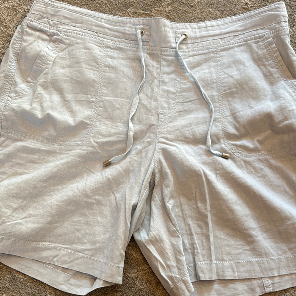 intro. Gray Bermudas Casual Shorts